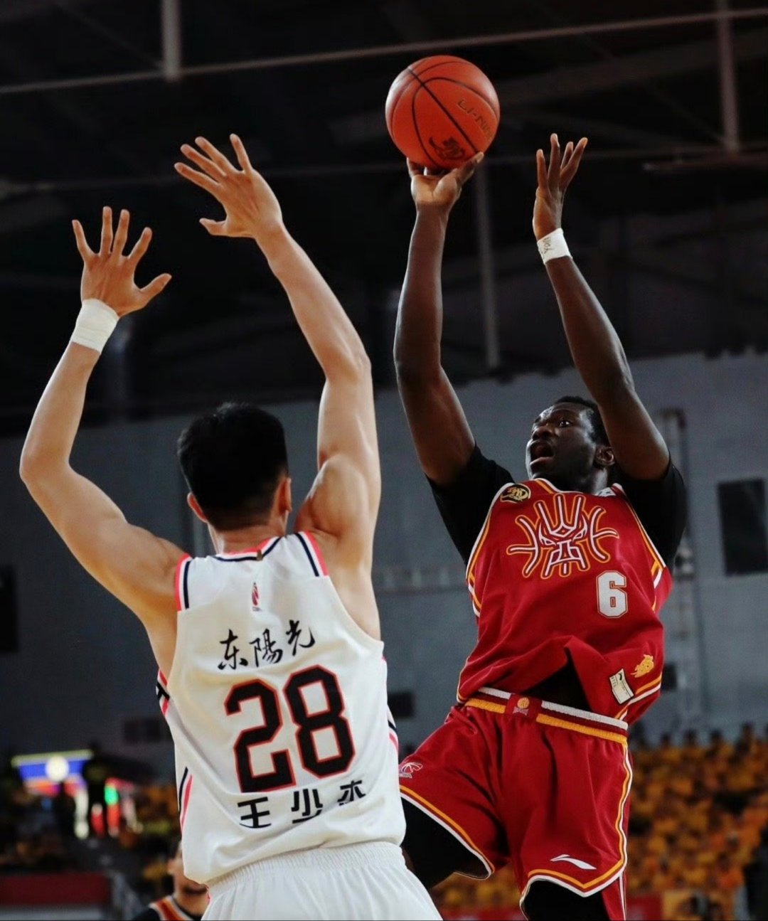 开云体育客户端-包含关键时刻埃因霍温更衣室发声深圳男篮主帅复盘备战CBA季后赛，詹姆斯连续二十场比赛得分超过官方发布新规看傻球迷的词条