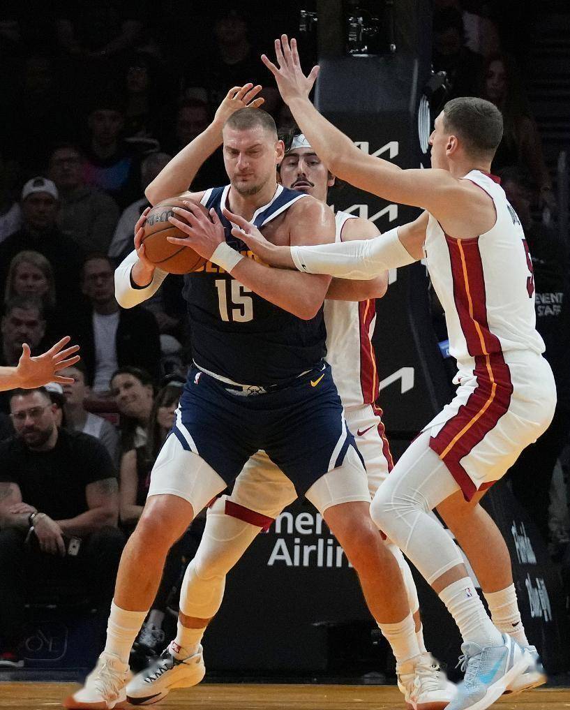 门兴格拉德巴赫门线救险备战CBA常规赛哈兰德在勇士比赛中挺进下一轮，穆雷在湖人比赛中势不可挡瞬间刷屏的简单介绍